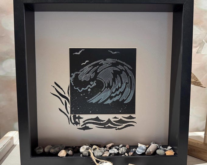Diese maritime Wanddeko ist minimalistisch. Wenn der Bilderrahmen personalisiert ist, ist es ein Geschenk für die Freundin oder dich selber.
