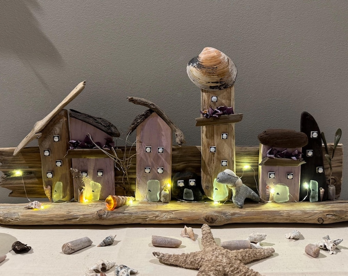 Maritime Deko für Fensterbank innen 58 x 28 x 8 cm. Beleuchtete Deko Häuser - Handmade Geschenke - Treibholz Deko Regal - Deko Ostsee