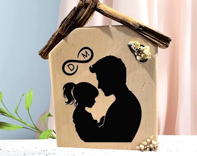 Personalized gift for him! Father and daughter. Maritime decorative wooden house with driftwood roof and Baltic Sea shells from the island of Rügen.