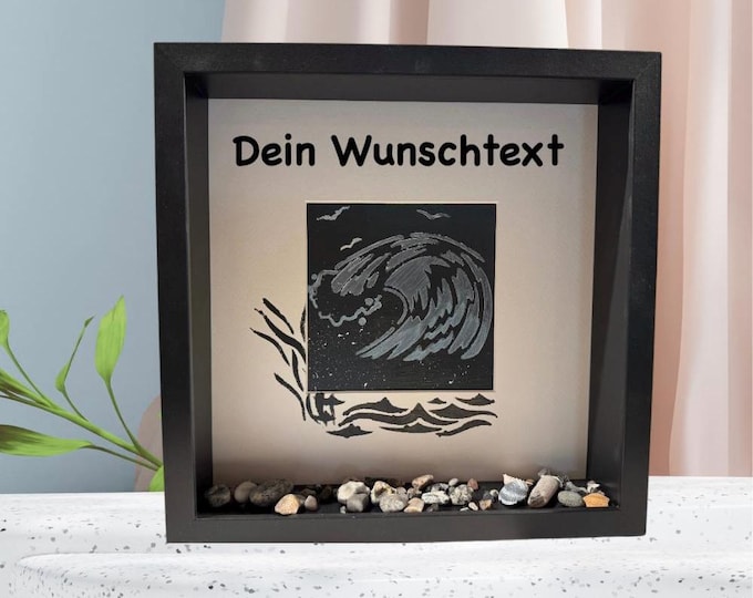 Diese maritime Wanddeko ist minimalistisch. Wenn der Bilderrahmen personalisiert ist, ist es ein Geschenk für die Freundin oder dich selber.