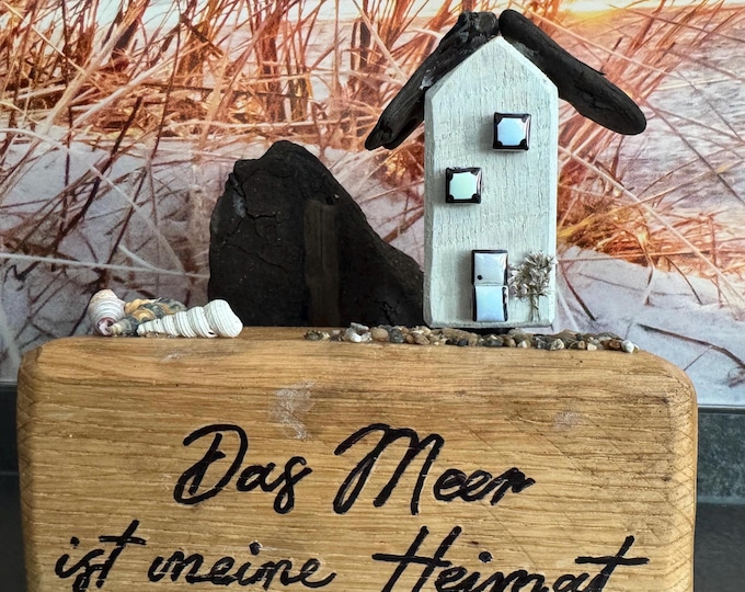 Maritime Deko Handmade mit Treibholz Deko als kleines Geschenk. Eine maritime Tischdekoration mit kleine Deko Häuser aus Holz. Shabby Chic.