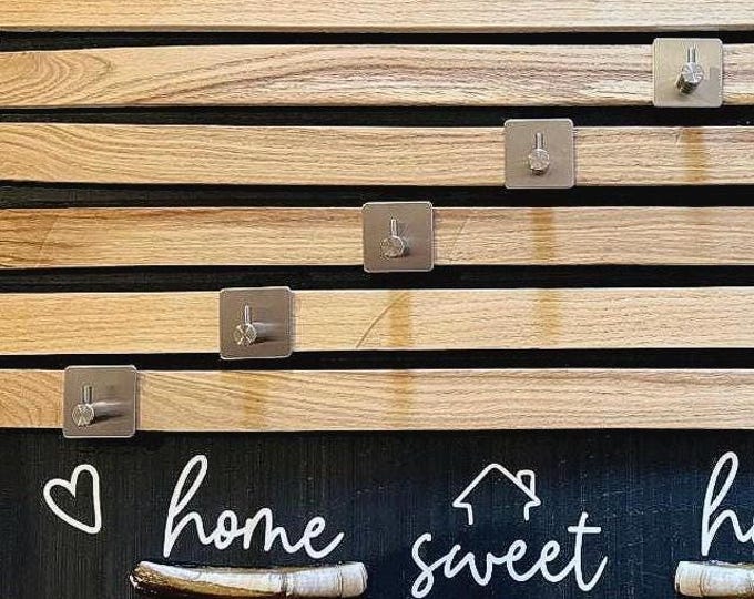 Wandpaneele Holz, Schlüsselboard Holz als Weihnachtsgeschenk im dänische Design Klassiker Wohndekoration. Wanddeko Flur modern skandi.