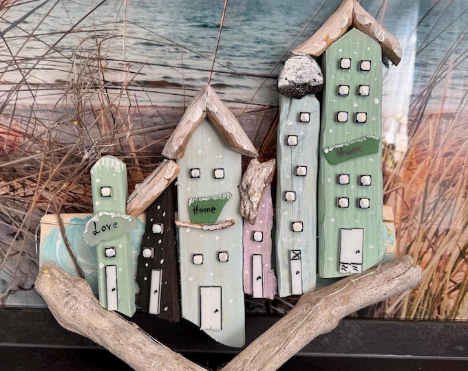 Maritime cottages, houses, and wooden houses during Advent. Illuminated and decorated with North Sea driftwood and Baltic Sea beach finds. Christmas decorations.