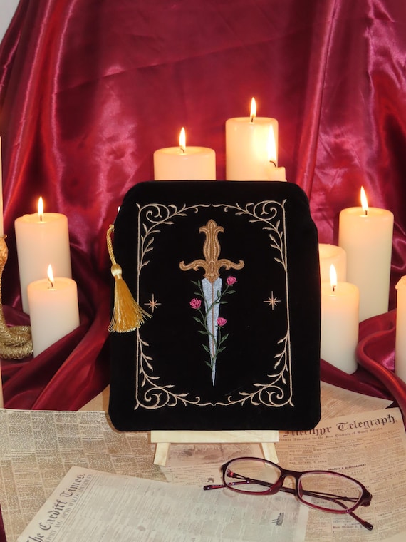 Dagger to my Heart - E-Reader / Kindle / Book sleeve