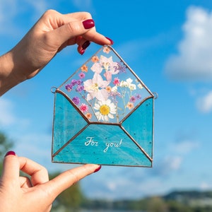 Atrapasueños de vitral con letras de flores, regalos personalizados, adornos para ventanas de vitrales, adorno para mejor amigo