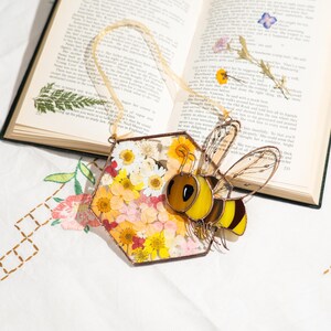 floral bee suncatcher hanging with ribbon and suction cup