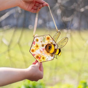 floral bee suncatcher hanging with ribbon and suction cup