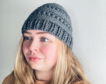 Gorro gris de punto de cuentas de ganchillo para adulto