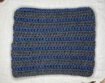 Gorro con orejas de gato a rayas azules y gris oscuro