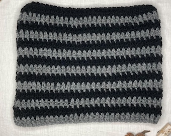 Gorro con orejas de gato a rayas negras y gris oscuro