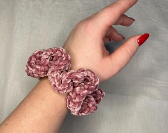 Coletero de ganchillo de terciopelo rosa