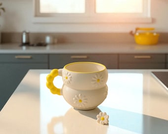 Mug marguerite fait main - Tasse florale jaune en céramique avec détails peints à la main