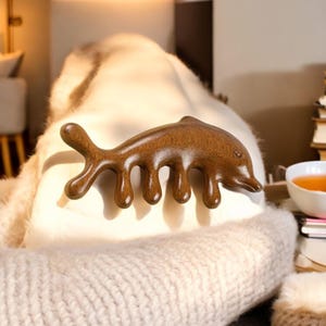 Pente Gua Sha de Sândalo Feito à Mão – Massageador Facial e Couro Cabeludo de Madeira Natural