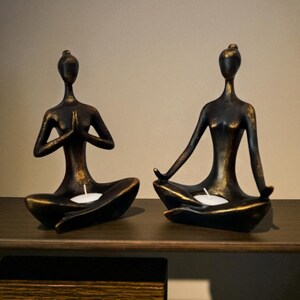 Handgemachte Yoga Mädchen Kerzenhalter-Zen Figur für Home Decor, 20 x 13 cm