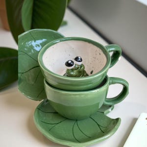 Handmade Frog Mug – Whimsical Ceramic Cup with Frog Figure, 390 ml