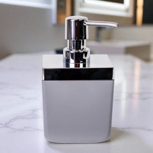 Handmade Soap Dispenser – Elegant Liquid Pump Bottle for Bathroom or Kitchen