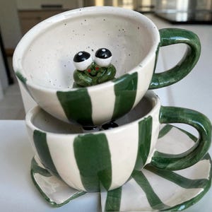 Handmade Frog Mug – Cute Ceramic Coffee Cup for Animal Lovers