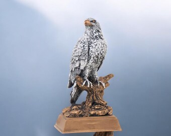 Estatueta decorativa de águia em prata, feita à mão – 24 cm x 13 cm