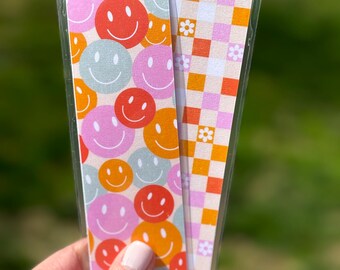 Happy Faces & Daisies Checkered Reversible Laminated Bookmark – Handmade Double-Sided Cardstock Bookmark, Cheerful Floral Design, Book Gift