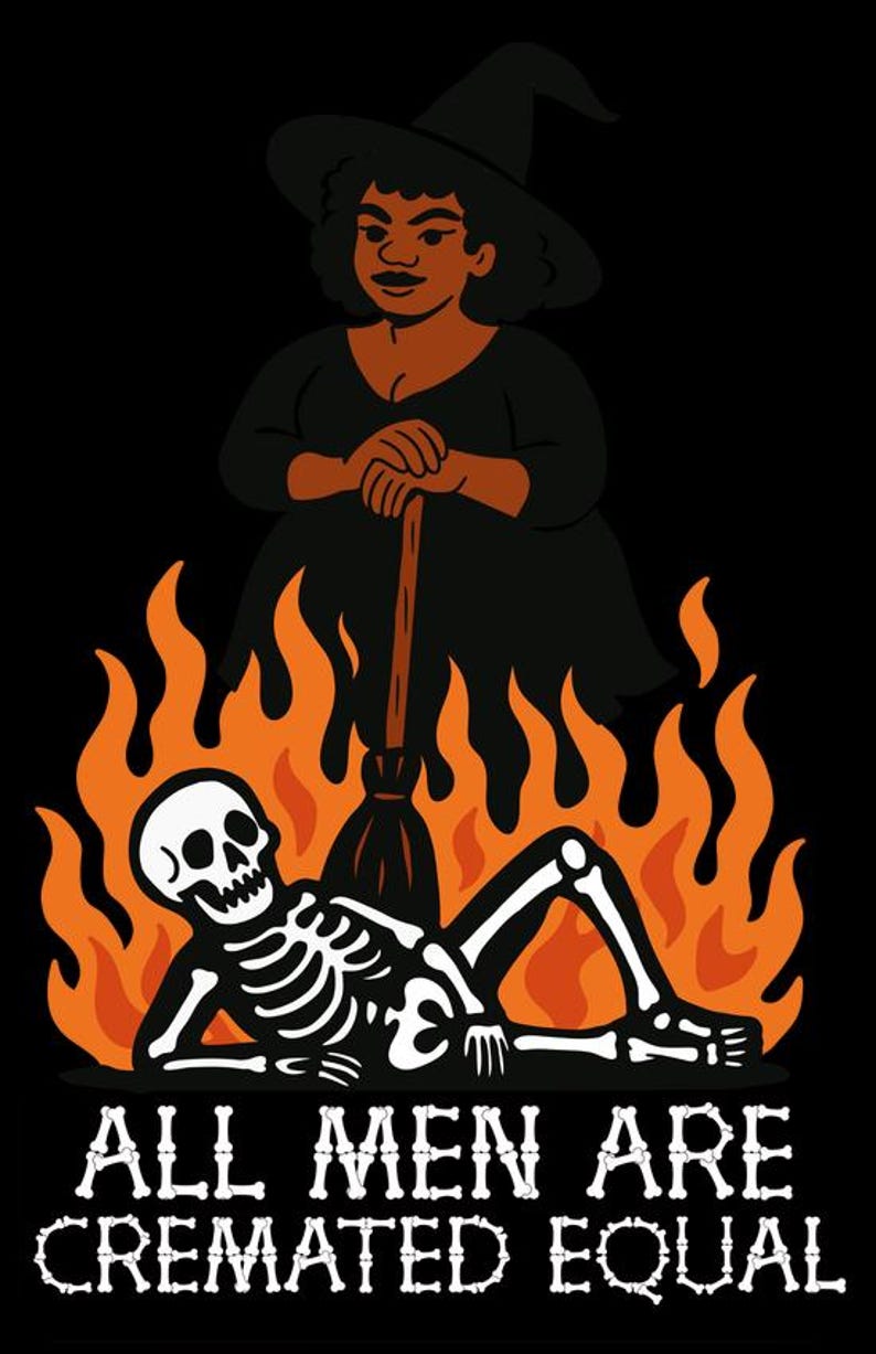 K&ouml;nnte beinhalten: Eine grafische Illustration auf schwarzem Hintergrund zeigt eine Hexe in schwarzem Kleid und Hut, die hinter einem Skelett steht, das in orangefarbenen und gelben Flammen liegt. Unter dem Skelett steht der Text ALL MEN ARE CREMATED EQUAL in Knochenschrift.