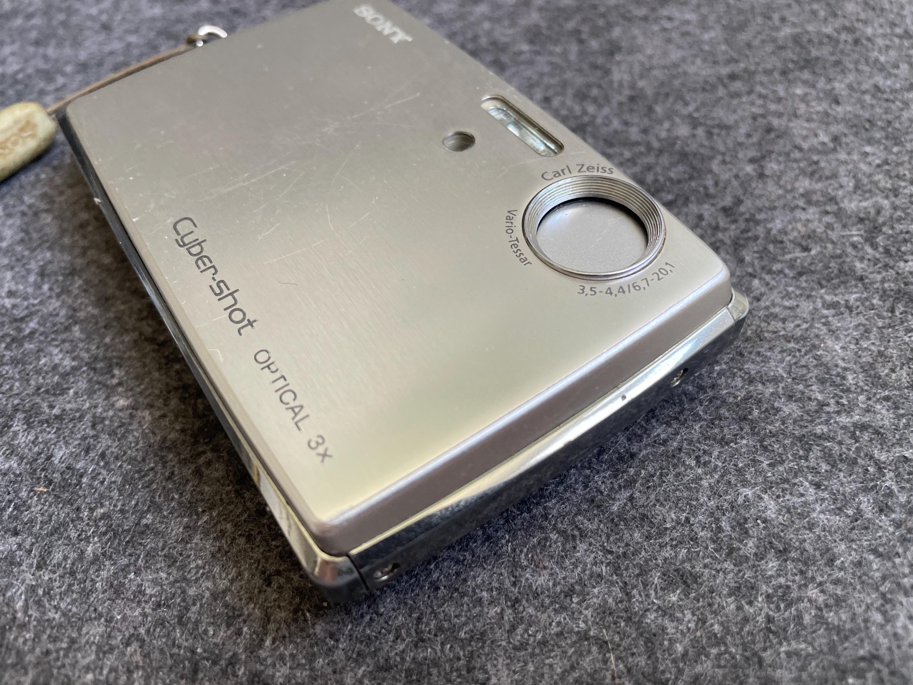 Sony Cybershot DSC-T33 Digital Camera 5MP 3x Optical Zoom Working