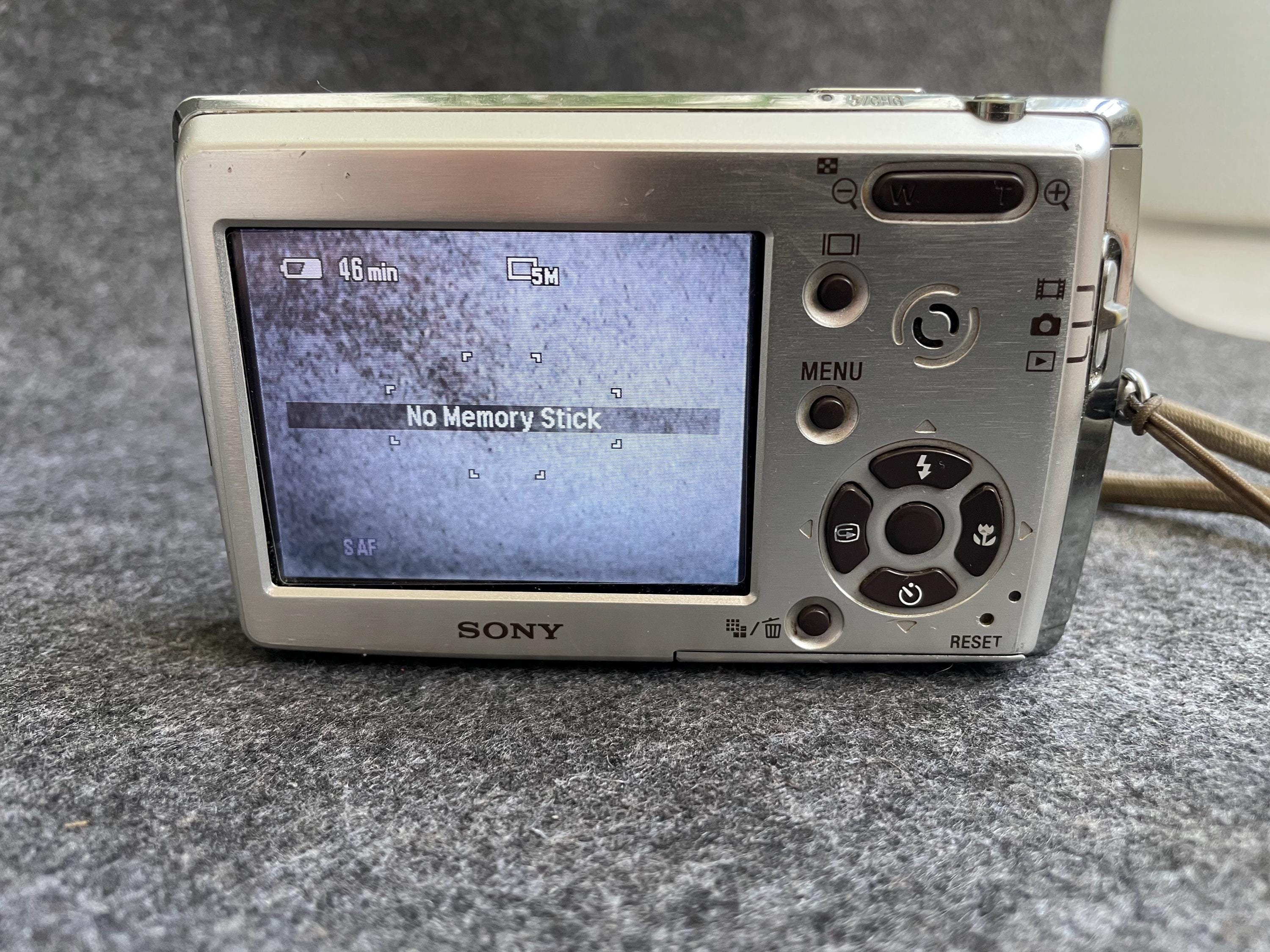 Sony Cybershot DSC-T33 Digital Camera 5MP 3x Optical Zoom Working