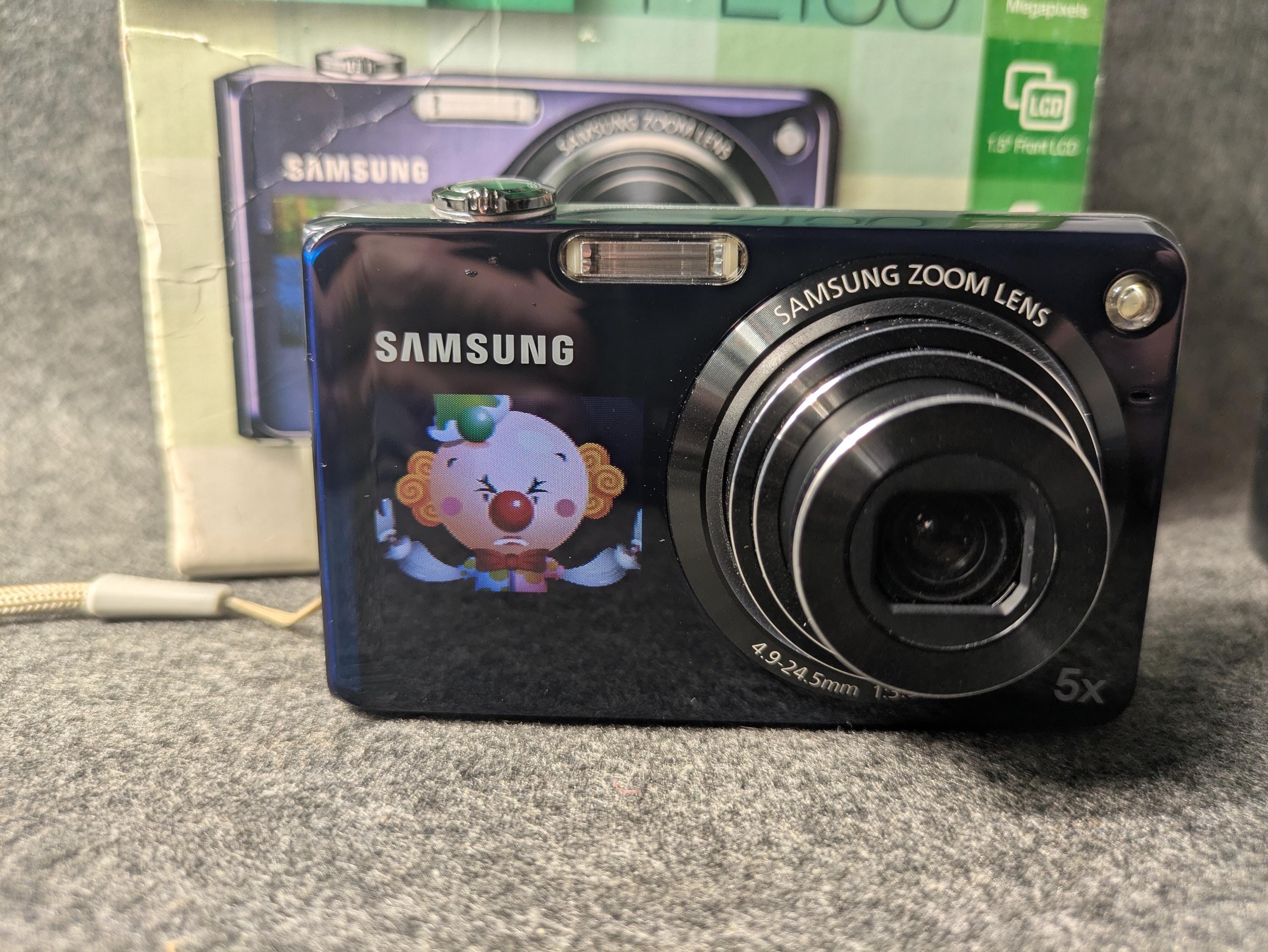 Samsung PL150 Dual Screen Digital Camera: 12MP Compact Point