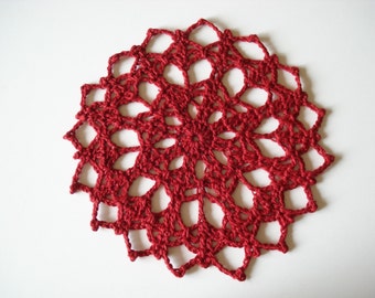 small round doily - red - star with tiny mutliple points