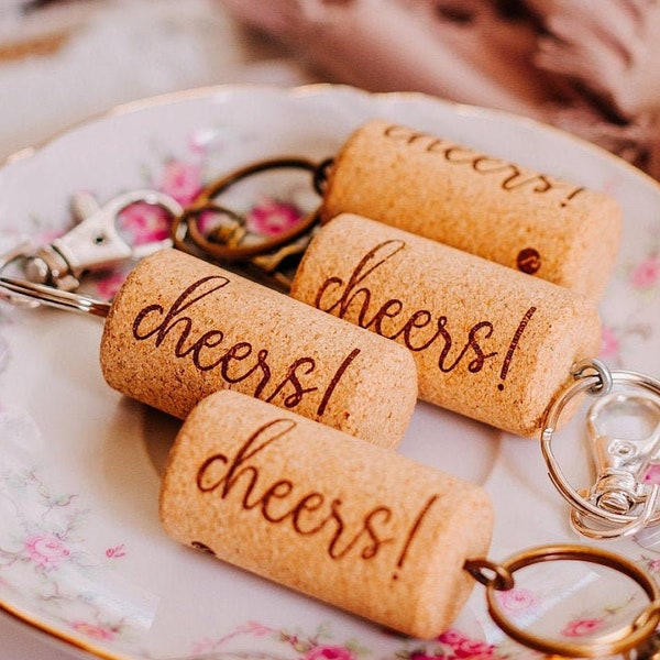 wine cork keychains - rustic wedding favors for guests - wedding guest gift - vineyard wedding favors