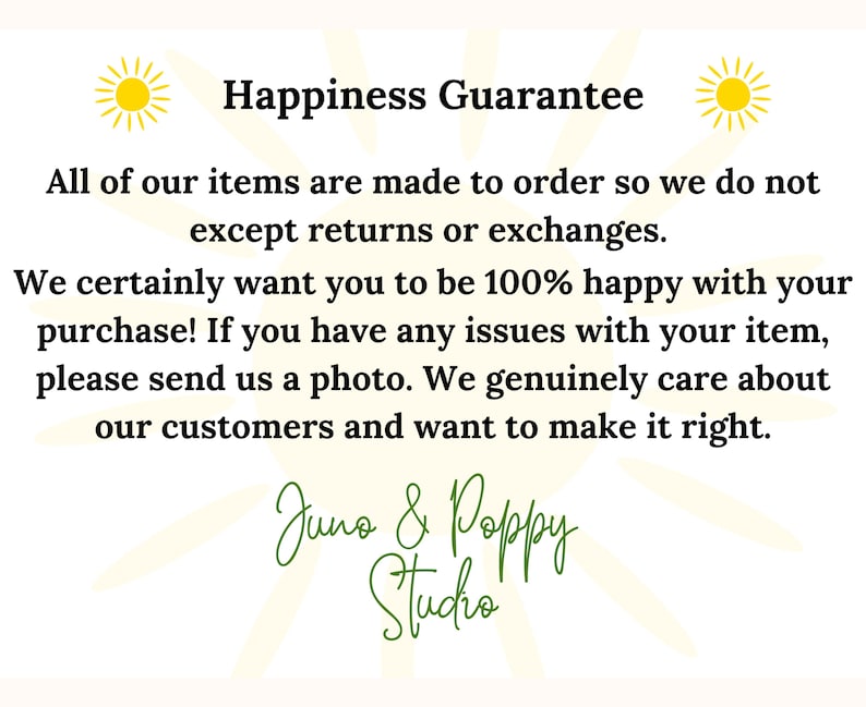 Puede incluir: Gr&aacute;fico con el texto "Happiness Guarantee" y una garant&iacute;a sobre devoluciones y cambios. El texto es negro, con un gr&aacute;fico de sol amarillo a cada lado. El logotipo "Juno & Poppy Studio" est&aacute; en la parte inferior.