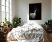 Inconnue, Photographie artistique en noir et blanc capturant la solitude et le mystère pour décoration murale, art contemporain