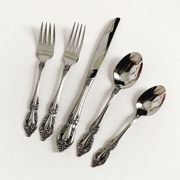 Vintage Oneida Deluxe Raphael Stainless Flatware SOLD INDIVIDUALLY