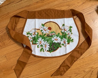 Vintage 1970s Apron, Gourmet Gallery Half Apron, B & D Daisies Horse and Buggy Print UNUSED