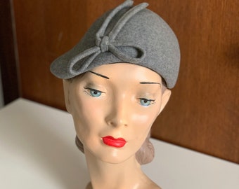 Vintage 1940s 50s Womens Hat, Gray Felted Wool Cloche Hat, Debway Hat