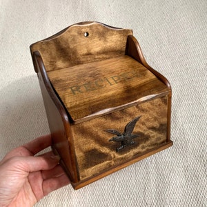 Vintage 1950s Early American Wood Recipe Card Holder with Eagle Decal - Wall or Tabletop Kitchen Storage