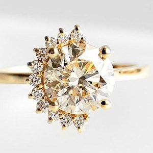 2,50 karatowy okrągły pół-gwiazdkowy klaster halo Moissanite diamentowy pierścionek zaręczynowy na rocznicę ślubu, prezent na rocznicę ślubu dla niej