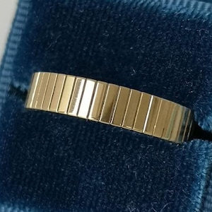 14k gouden trouwring, ring met textuur, 14k massief gouden band, gekarteld ontwerp, modern tintje, tijdloze unieke geribbelde massief gouden ring