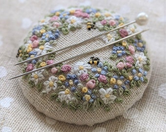 ETSY'S PICK! Embroidery kit - Floral Needle Minder No:2