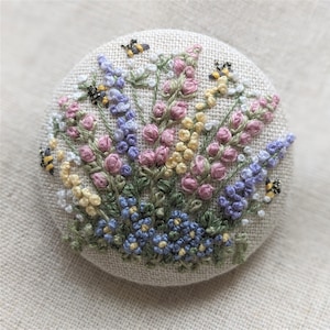 ETSY'S PICK! Embroidery kit - Floral Needle Minder 1