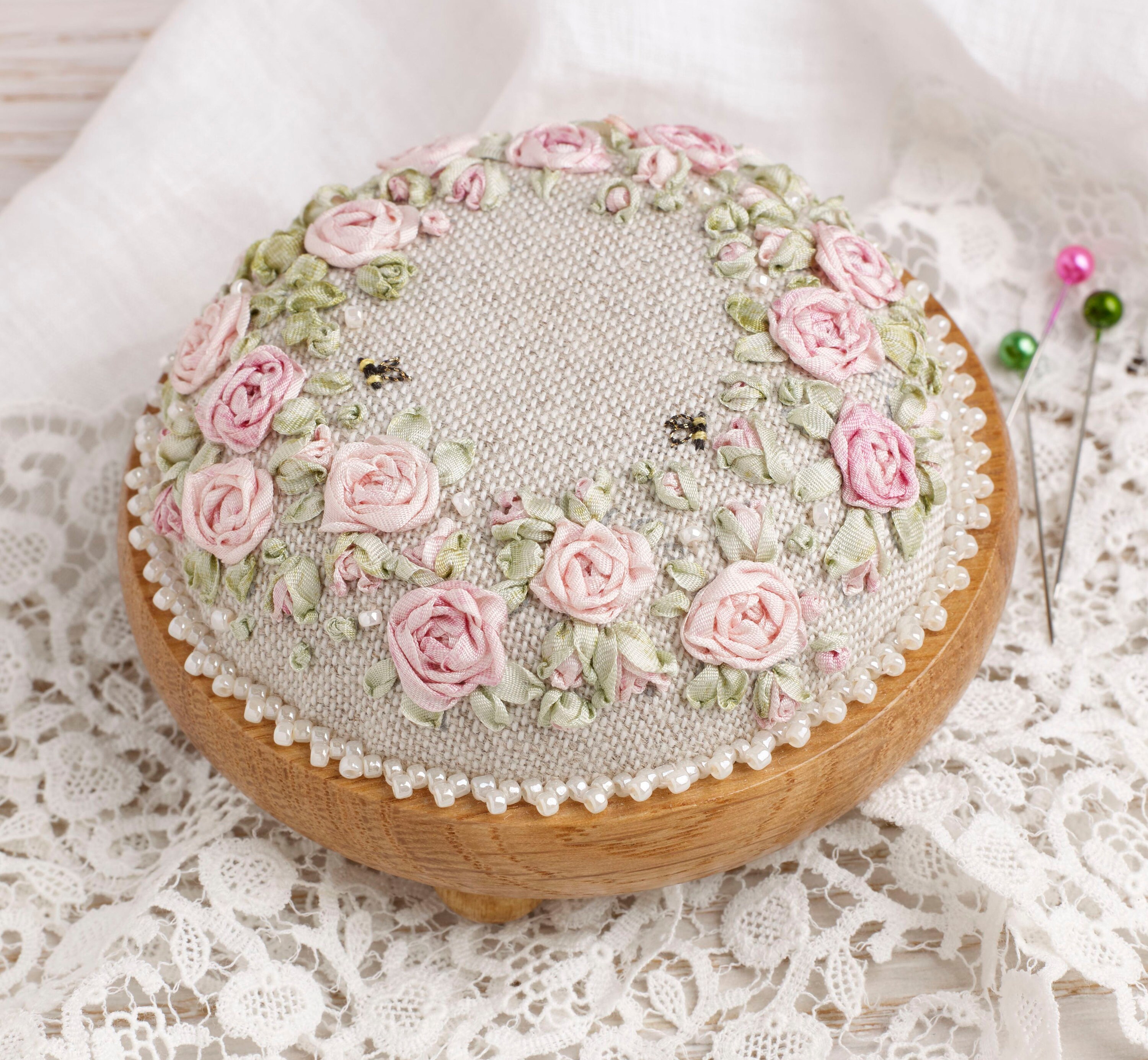 洋書 ILK RIBBON EMBROIDERY il_fullxfull.1974249901_gbek.jpg