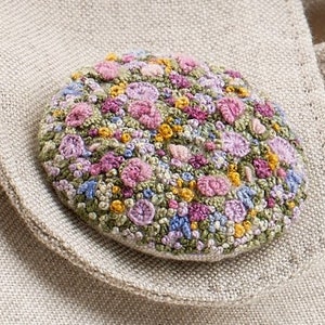 Embroidered Country Gardens - Button taster pack - 38mm