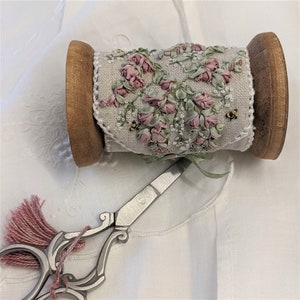 Rambling Roses Scissor Stand – Full kit (with spool)