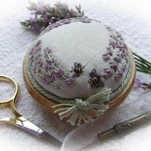 PP04 Lavender & Bees Pincushion - Pattern and Print - Threads and pincushion base NOT included