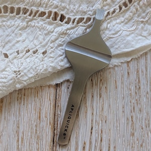Apliquick embroidery tweezers