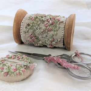 Rambling Roses Needle Minder/Nanny & Scissor stand – Duo set (with spool)