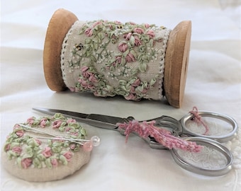 Rambling Roses Needle Minder/Nanny & Scissor stand – Duo set (with spool)