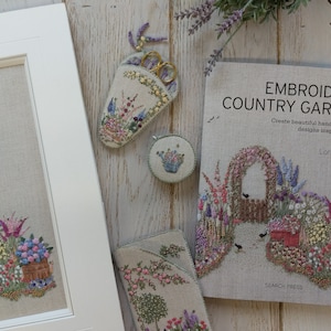 Book - Embroidered Country Gardens by Lorna Bateman