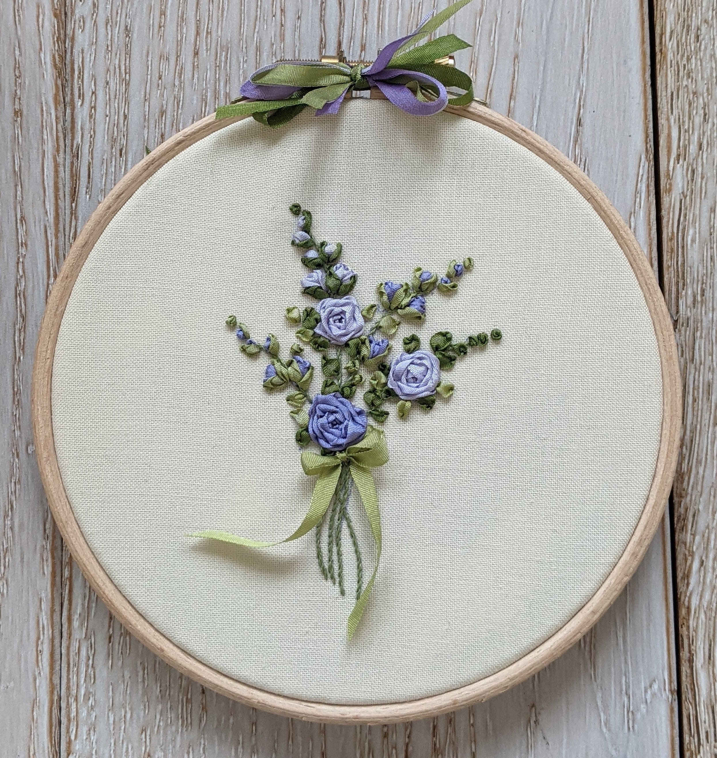 Silk Ribbon Embroidery: Silk Ribbon Embroidery Patterns for Beginners: A  Beginners' Guide to Silk Ribbon Embroidery