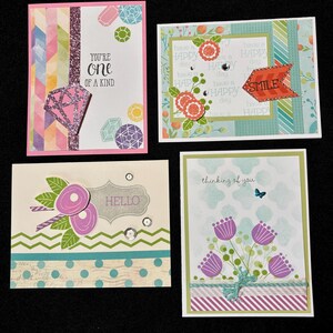 Juego de 4 tarjetas hechas a mano para un amigo especial. Pensando en ti, Cumpleaños, Sonrisa, Única, Hola, Flores, Diamantes, ¡Brillante! CTMH