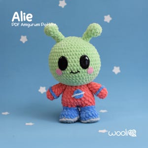 Alie the Little Alien (PDF Amigurumi Crochet Pattern) English and Spanish Space